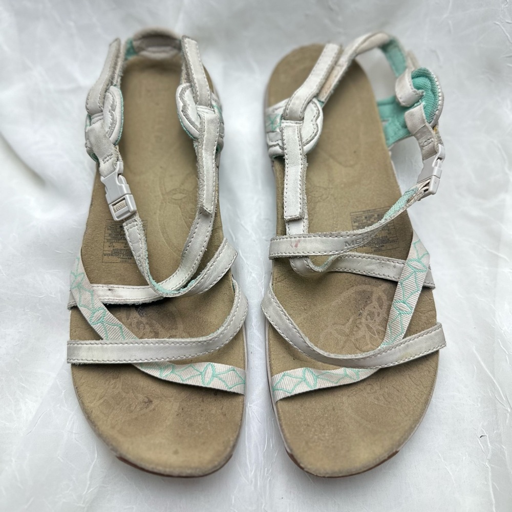 Merrell Women's Sandals in Cream and Mint size 8